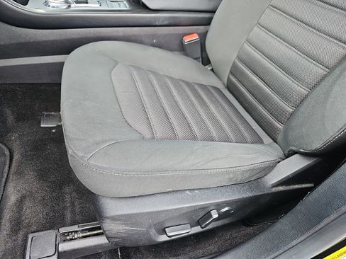 Used 2017 Ford Fusion SE w/ Fusion SE Technology Package image 33