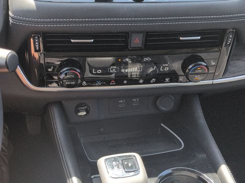 Used 2024 Nissan Rogue Platinum w/ Platinum Premium Package FWD image 26