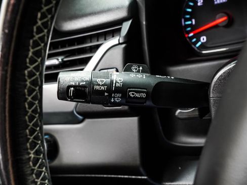 Used 2019 Chevrolet Suburban LT RWD image 40