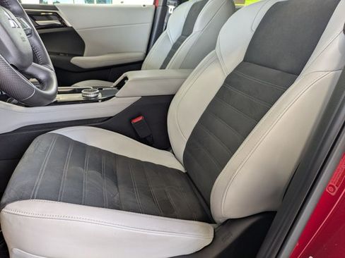 Used 2025 Mitsubishi Outlander SE FWD image 16