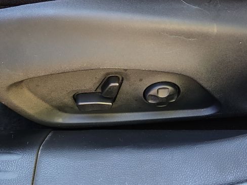 Used 2017 Jeep Compass Latitude w/ Popular Equipment Group FWD image 26
