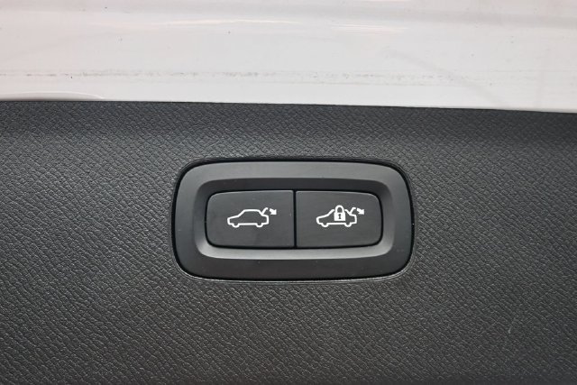 Used 2025 Volvo XC90 B5 Plus w/ Protection Package Premier AWD/4WD image 31