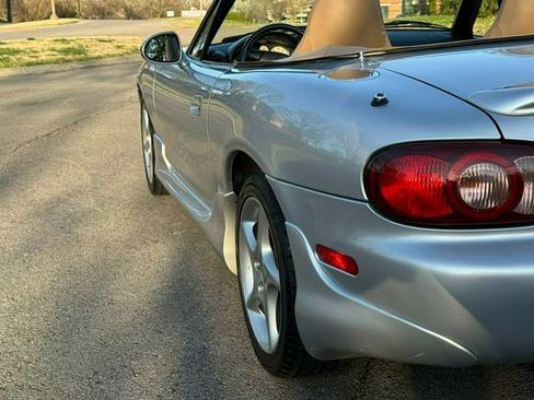 Used 2002 MAZDA MX-5 Miata image 12