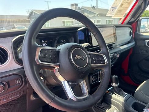 Used 2024 Jeep Wrangler Unlimited Sahara AWD/4WD image 10