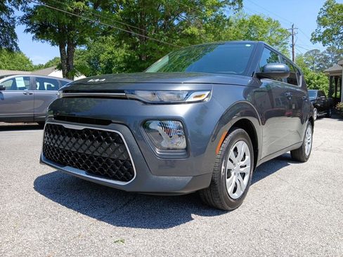 Used 2022 Kia Soul LX FWD image 2