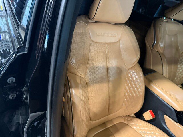 Used 2025 Jeep Grand Cherokee L Summit AWD/4WD image 11