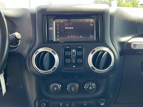 Used 2017 Jeep Wrangler Unlimited Sahara AWD/4WD image 20