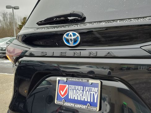 Used 2024 Toyota Sienna XLE image 6