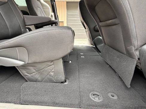 Used 2017 Chrysler Pacifica Touring FWD image 57