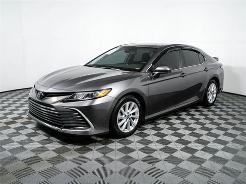Used 2022 Toyota Camry LE FWD image 23