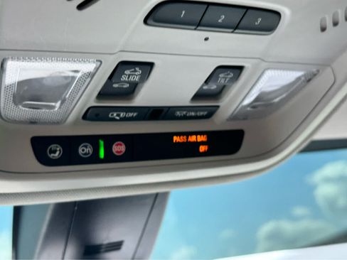 Used 2019 Chevrolet Traverse LT w/ LT Premium Package FWD image 22