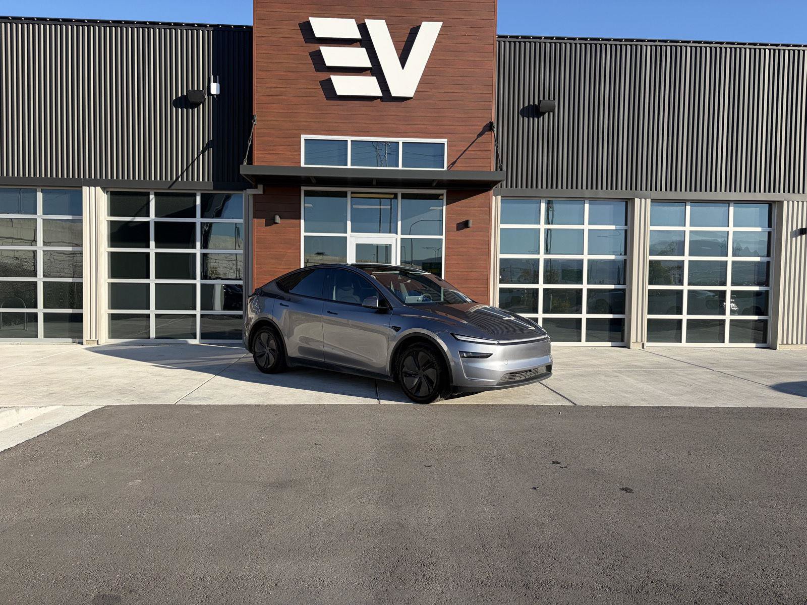 Used 2026 Tesla Model Y AWD image 1