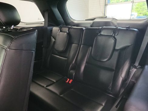 Used 2020 Ford Explorer XLT w/ Equipment Group 202A RWD image 28