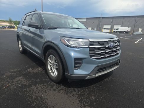 Used 2025 Ford Explorer Active RWD image 1