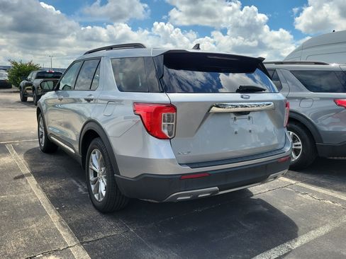 Used 2023 Ford Explorer XLT w/ Equipment Group 202A RWD image 4