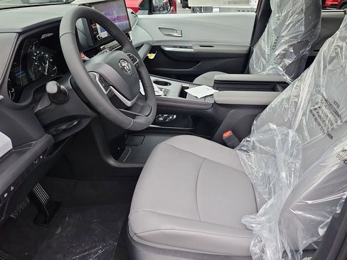 New 2026 Toyota Sienna XLE FWD image 22