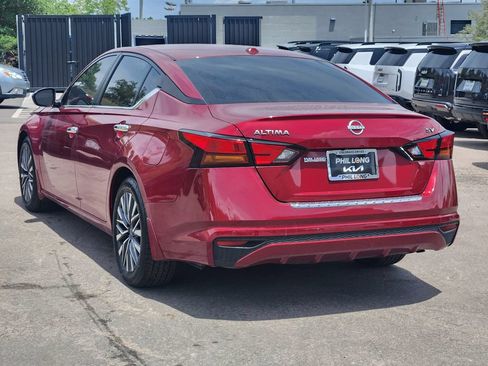 Used 2023 Nissan Altima 2.5 SV FWD image 7