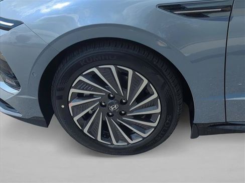 Certified 2025 Hyundai Sonata Limited FWD image 11