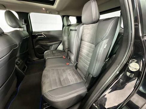 Used 2023 Mitsubishi Outlander SE image 26