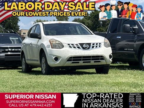 Used 2015 Nissan Rogue S FWD image 1