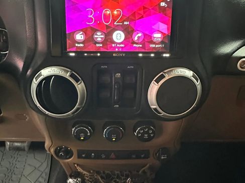 Used 2012 Jeep Wrangler Unlimited Sahara w/ Connectivity Group AWD/4WD image 13