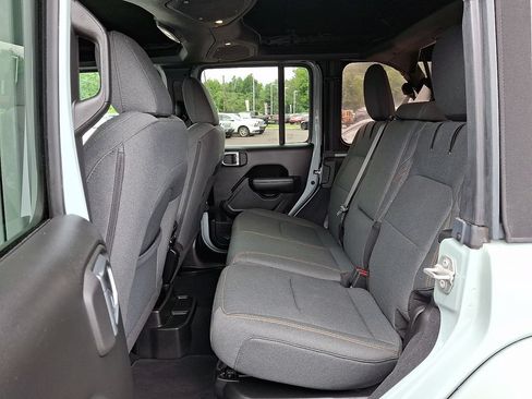 Used 2024 Jeep Wrangler Unlimited w/ Convenience Group AWD/4WD image 11