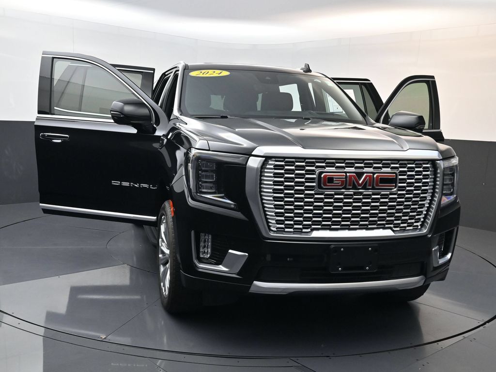 Used 2024 GMC Yukon Denali w/ Advanced Technology Package AWD/4WD image 32