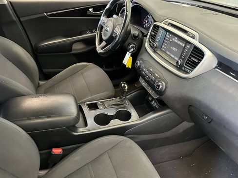 Used 2017 Kia Sorento FWD w/ LX Convenience Package image 18
