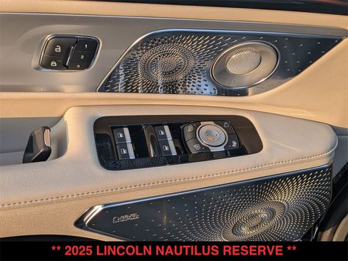 Used 2025 Lincoln Nautilus Reserve image 23