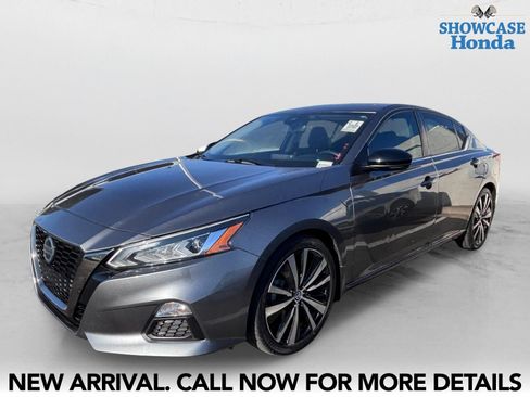 Used 2020 Nissan Altima 2.5 SR w/ Premium Package FWD image 2