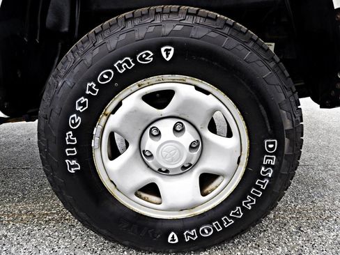 Used 2020 Toyota Tacoma SR image 18