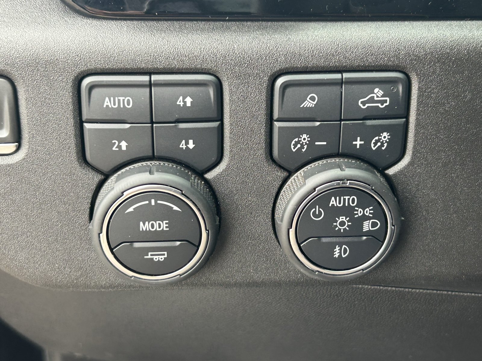 Used 2024 Chevrolet Silverado 1500 LTZ w/ LTZ Premium Package AWD/4WD image 19
