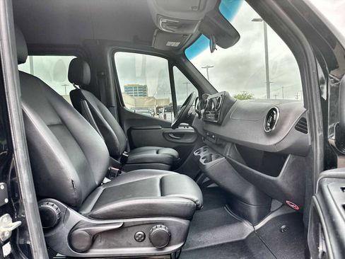 Used 2023 Mercedes-Benz Sprinter 2500 image 9