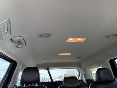 Used 2025 Kia Carnival FWD image 23