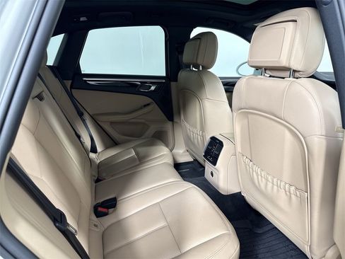 Certified 2023 Porsche Macan image 25