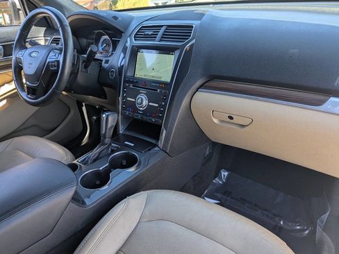 Used 2017 Ford Explorer Limited w/ Equipment Group 301A FWD image 12