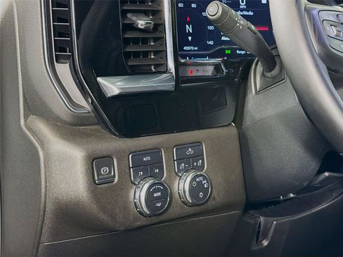 Used 2023 GMC Sierra 1500 SLE AWD/4WD image 17