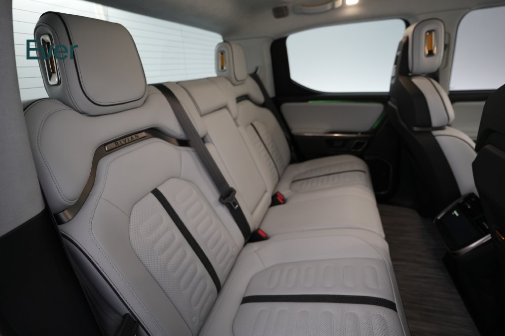Used 2023 Rivian R1T Adventure Dual AWD/4WD image 5