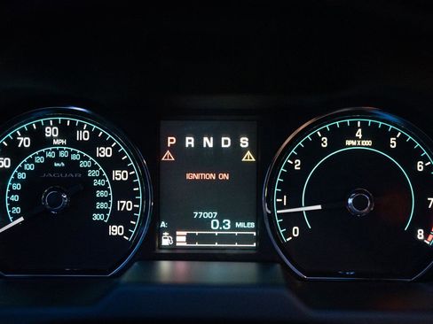 Used 2015 Jaguar XF Portfolio image 38