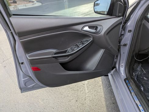 Used 2017 Ford Focus RS AWD/4WD image 12