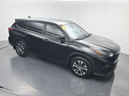 Used 2023 Toyota Highlander XLE AWD/4WD image 46