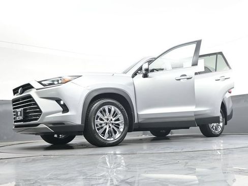 Used 2024 Toyota Grand Highlander AWD image 51