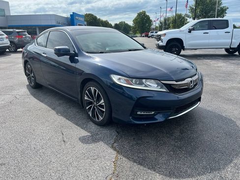 Used 2017 Honda Accord EX image 2