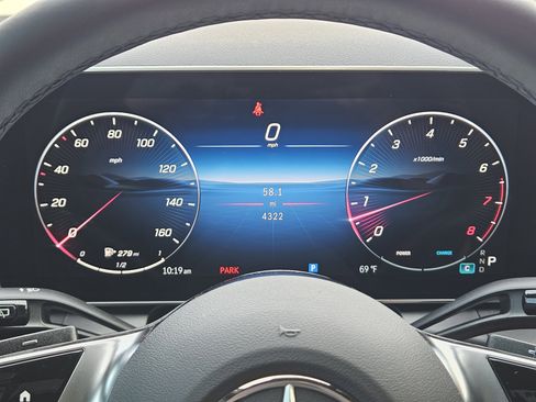 Certified 2025 Mercedes-Benz GLC 300 4MATIC image 17