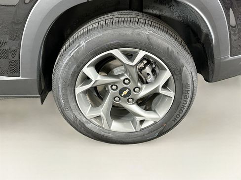 Used 2025 Chevrolet Trax LT image 11