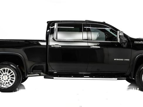 Used 2022 Chevrolet Silverado 2500 High Country w/ Technology Package image 7