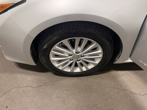 Used 2013 Toyota Avalon Limited image 29