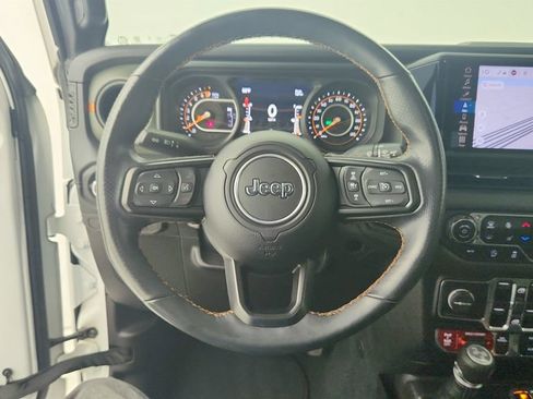 Used 2024 Jeep Gladiator Mojave AWD/4WD image 18