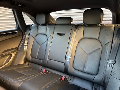 Certified 2025 Porsche Macan image 25