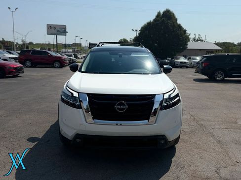 Used 2022 Nissan Pathfinder SL w/ SL Black Package AWD/4WD image 2